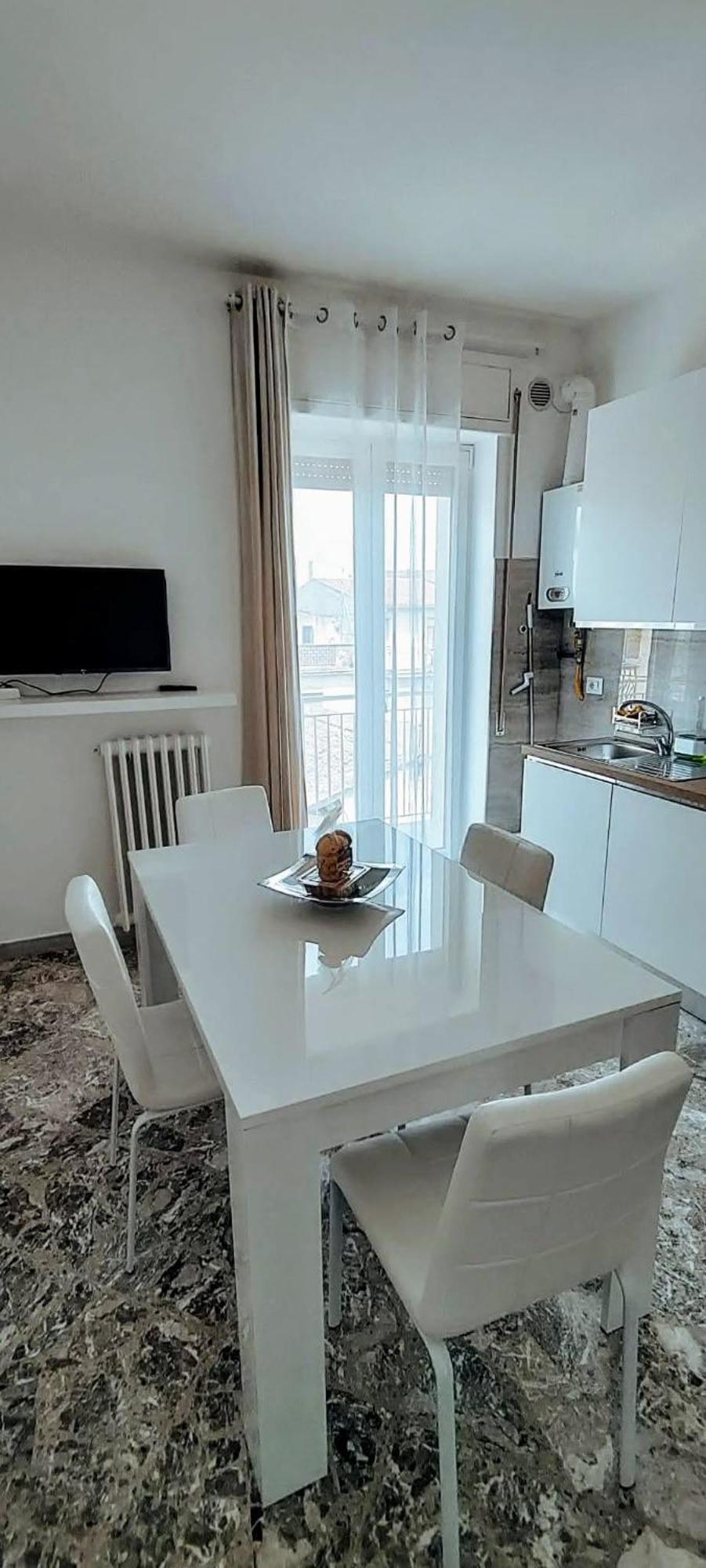 Angela'S Apartment. Elegant Two Bedroom House In Irsina 외부 사진